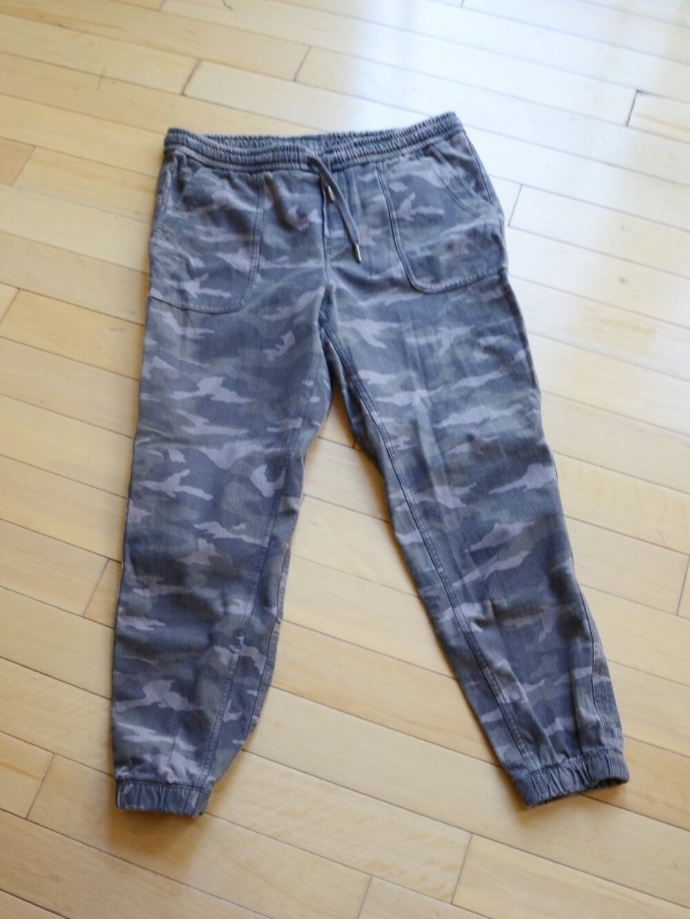 Athleta Farallon Jogger Gray Camo Print Cotton Stretch Pants Size 14 Camouflage